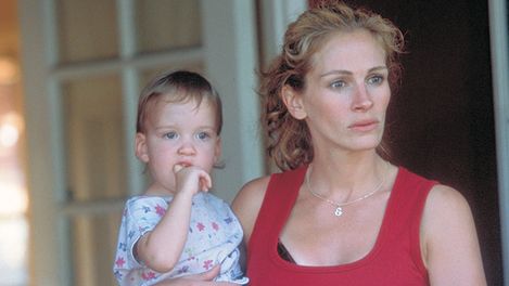 Erin Brockovich_ 14© 2000 Columbia Pictures Industries, Inc. All Rights Reserved.jpg